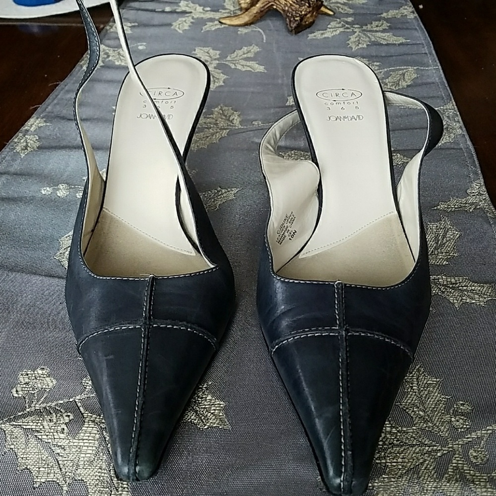Joan & David Navy  heels 10N
